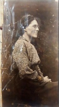 Photo of Helen found in Edward Thomas' pocket following his death at Battle of Arras 1917 - cropped